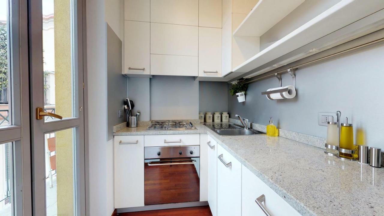 Design Apartment Near Duomo Square ميلان المظهر الخارجي الصورة